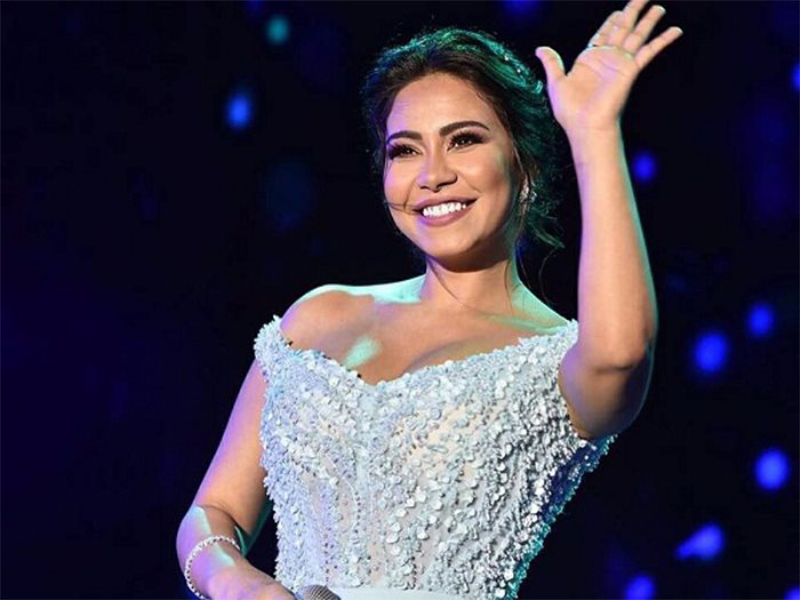 اضغط لمشاهدة الفيديو: شيرين عبد الوهاب تتحدى دينا بالرقص!